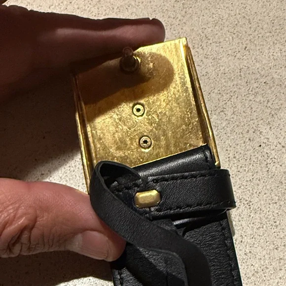 Gucci Black Leather Belt with Gold Tiger Buckle - Picture 3 of 6